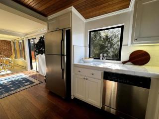 Private 1BR and Backyard Oasis - Woodside - 3