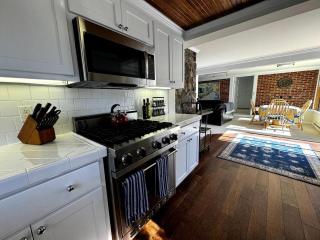 Private 1BR and Backyard Oasis - Woodside - 1