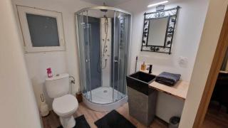 Studio Renard quartier marais, terrasse en rez de jardin, matelas confort - Bourges - 4