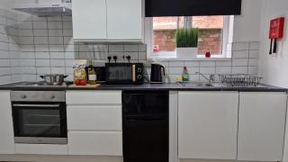 Studio City Getaway Apartment - Birmingham - 7