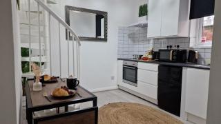 Studio City Getaway Apartment - Birmingham - 3