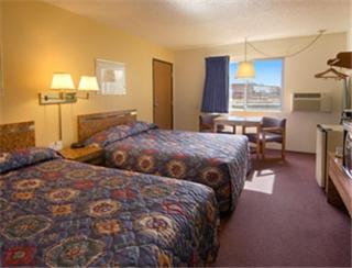 Super 8 by Wyndham Socorro - 4