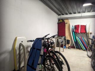 Apartment 100m from Fistral Beach- Underground Parking-Surf Shower & Locker- Sleeps 6 - Newquay - 9