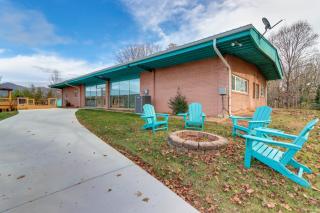 Mountain View and Fire Pit Modern Copperhill Home - 8