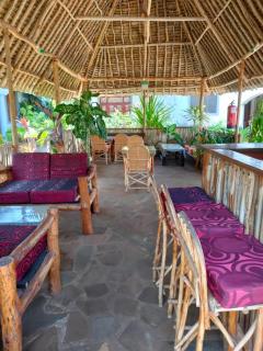 Sea Breeze Self Contained Rooms - Mombasa - 4