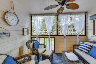Walk to Beach Hilton Head Condo with Screened Porch - Hilton Head Island - 0