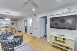 Walk to Beach Hilton Head Condo with Screened Porch - Hilton Head Island - 5