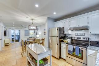 Walk to Beach Hilton Head Condo with Screened Porch - Hilton Head Island - 2