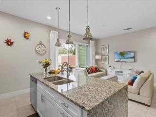LOCATION!! Modern Luxury Home 2 miles from Disney! - Orlando - 3