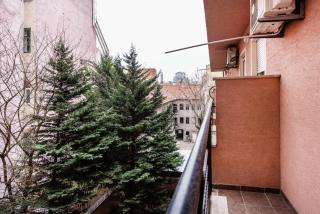 Downtown charm with balcony and garden view - Budapest - 8
