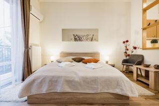Downtown charm with balcony and garden view - Budapest - 2