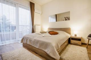Downtown charm with balcony and garden view - Budapest - 5