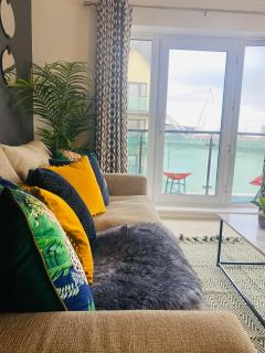 Luxury 2 Bedroom waterfront apartment with balcony - Newport - 9