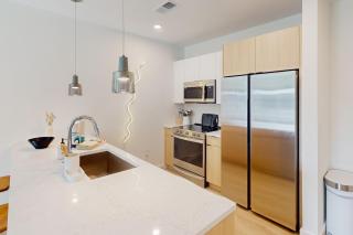 Life of the Party, Unit #418 - 4