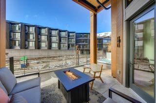 Luxe Schweitzer Condo with Hot Tub Ski-InandSki-Out! - Sandpoint - 9