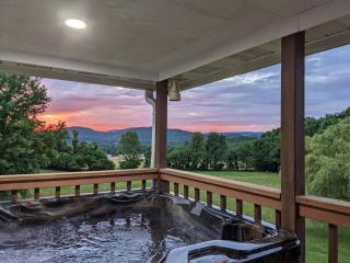 Wears Valley Farmhouse with lovely views - Sevierville - 0