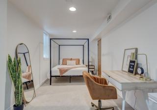 Denver Basecamp-10mins from DT - Hot Tub - Large Yard - 7