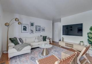 Denver Basecamp-10mins from DT - Hot Tub - Large Yard - 3