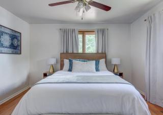 Denver Basecamp-10mins from DT - Hot Tub - Large Yard - 1