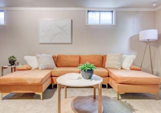 Denver Basecamp-10mins from DT - Hot Tub - Large Yard - 4