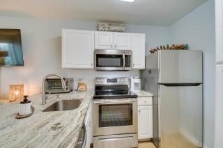 Gulf Coast Cozy Condo with Pool Walk to Beach! - Orange Beach - 2