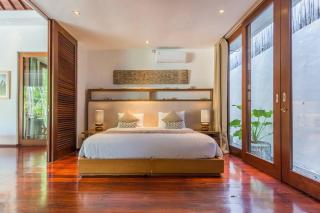 Eshara 123 in Oberoi our 8 BR Villa with 3 Pool close to Beach - Seminyak - 2