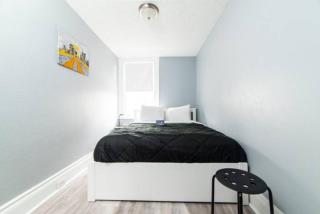 -- AGH Walkable - Free Parking - Washer & Dryer -- - 5