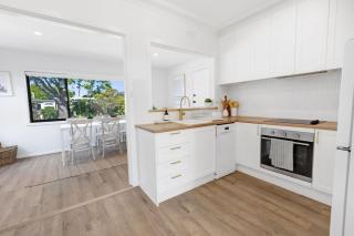 Lakes Entrance Beach House - 7