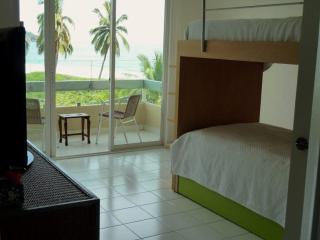Oceanfront Condo Terrace & Amenities WiFi 30mbps - 4
