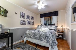 Selah Way Cottage - 8