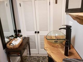 Selah Way Cottage - 2