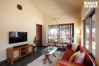 StayVista at Villa Marina - By the Sea with Lawn - Nīleshwar - 6