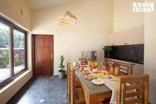 StayVista at Villa Marina - By the Sea with Lawn - Nīleshwar - 7