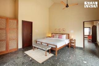 StayVista at Villa Marina - By the Sea with Lawn - Nīleshwar - 4