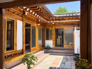 Youngchoo Hanok Stay - Seoul - 9
