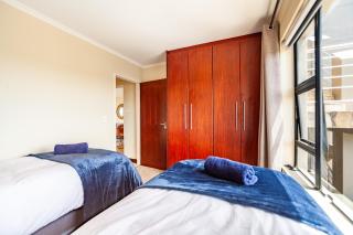 Beachfront 3rd floor 2 bedroom w communal swimming pool- B16 Blouberg - 7