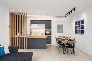 Porta Apt. - 2 bedroom penthouse + free parking! - 9