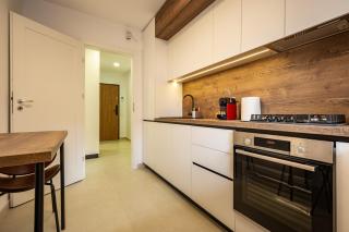 Urban Plaza Alpine Escape Studio with Free Parking, Balcony, Washer & Dryer - Brasov - 6