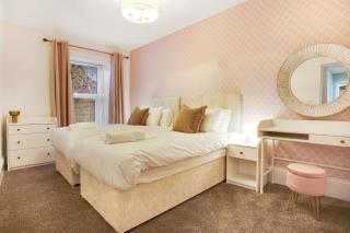 NEW! Luxurious Cottage in Durham by Stay With Us, Ideal for Large Groups & Families, Hot Tub, Sleeps 10! - 5