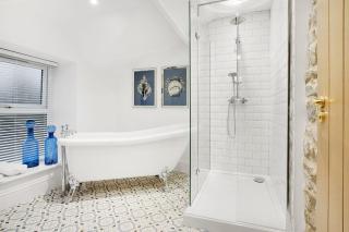 NEW! Luxurious Cottage in Durham by Stay With Us, Ideal for Large Groups & Families, Hot Tub, Sleeps 10! - 5