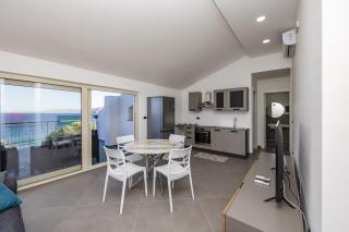 Seaview Apartment - Patti - 0