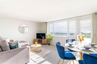 Stunner Sea View 2 bedroom Sleeps 6-Free Parking - Bournemouth - 0