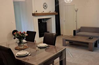 Logement entier chez Hélène - - 0