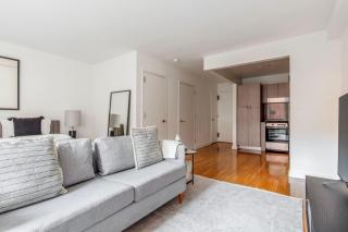 Chelsea studio w elevator wd nr Union Square NYC-1319 - 9
