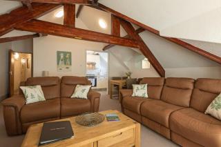 Stonyhurst Spacious apartment, great location. - 9