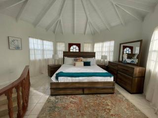 Unwind at Idyllic Escape! - Dickenson Bay - 2