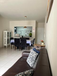 Apartamento amplo a menos de 400 metros da praia localizado próximo a praça da Brunella, área nobre do Guarujá. - 8