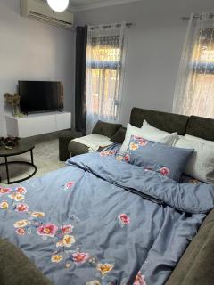 Cozy and spacios apartment in Ish Blloku - Tirana - 6