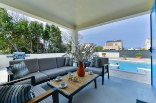 Beautiful new villa with a pool, near sandy beach, large garden - by Traveler tourist agency Krk ID 2384 - Privlaka - 8