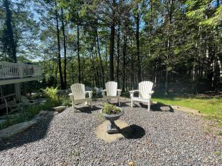 Harbor Hideaway - York - 8